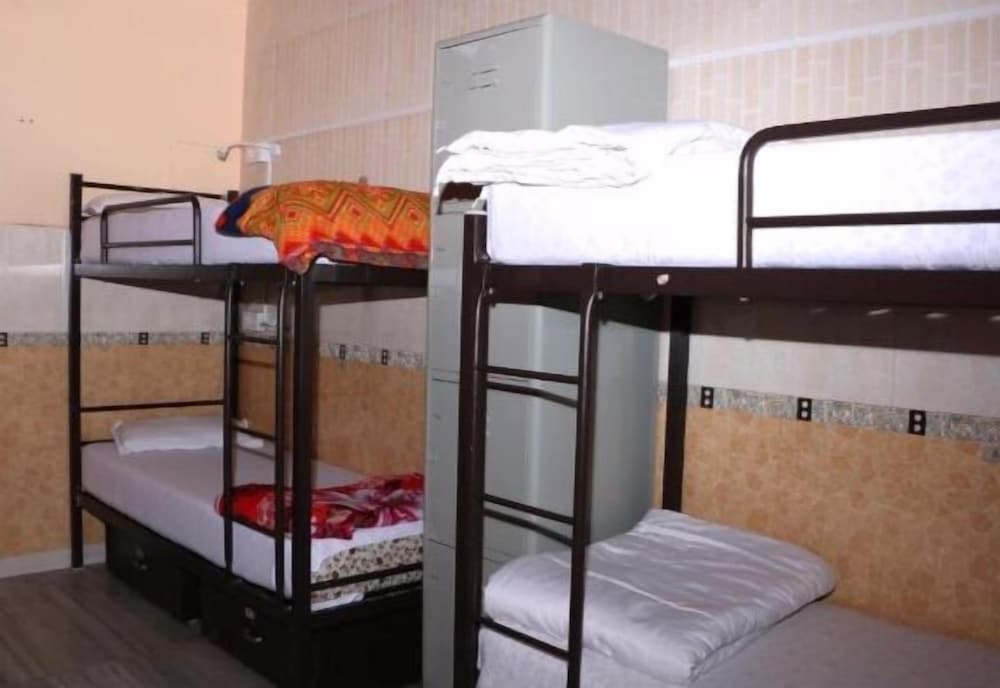 Фото Travellers Inn Mumbai