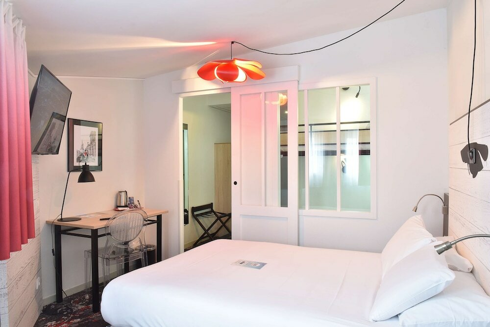 Фото Hôtel Kyriad La Rochelle Centre Ville