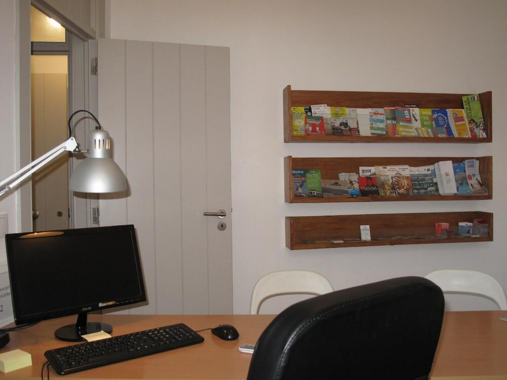 Фото Inn Possible Lisbon Hostel