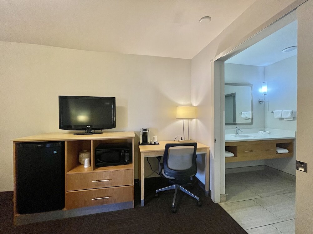 Фото Red Roof Inn Plus+ & Suites Tampa