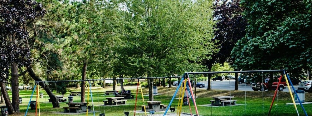 Фото Yvr Vickie’s Bed and Breakfast