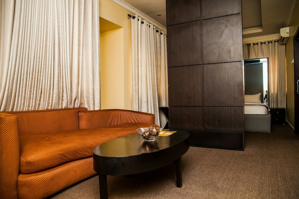 Фото CribVille Hotel & Suites