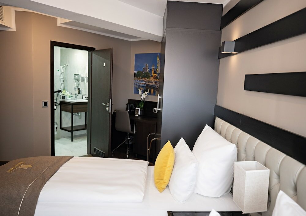 Фото Skyline Hotel