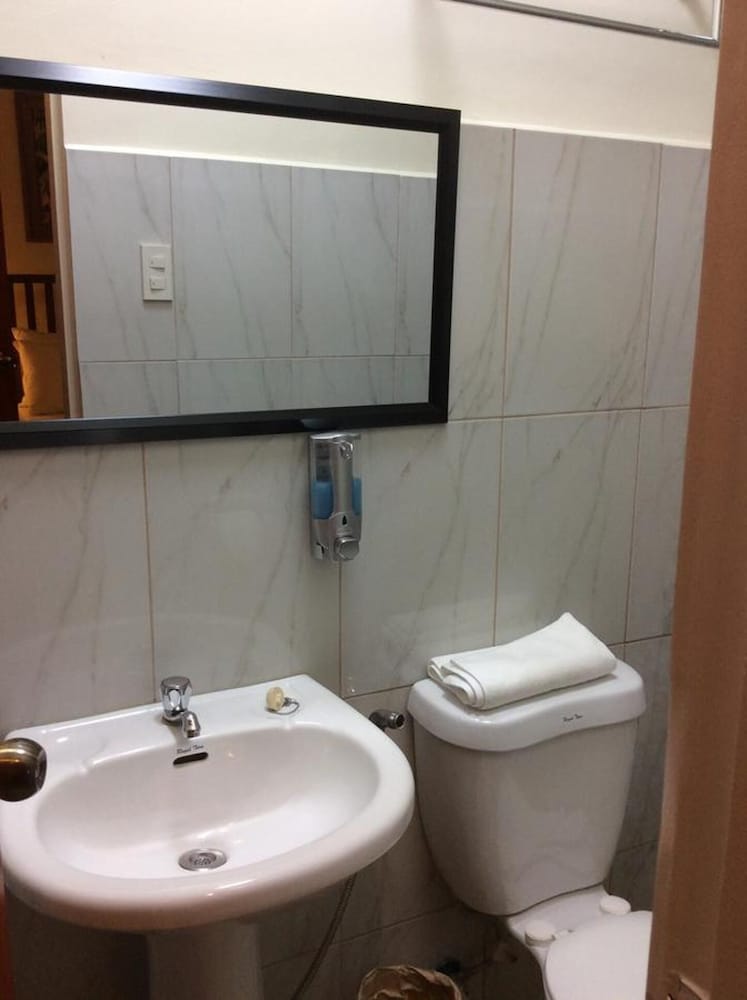 Фото Casa Roces Bed and Breakfast