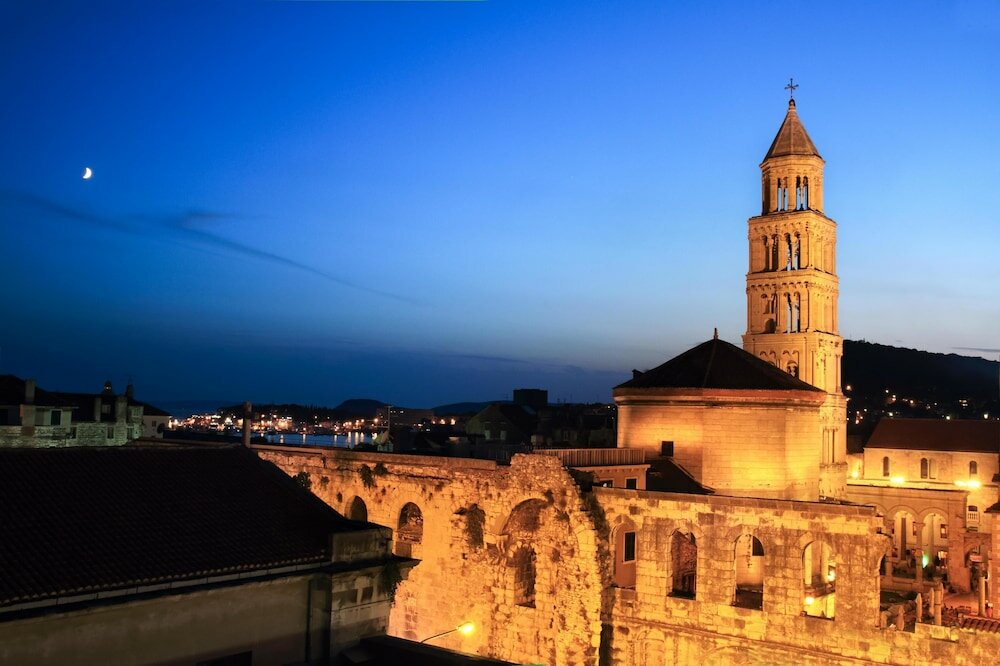 Фото La Porta Luxury Rooms