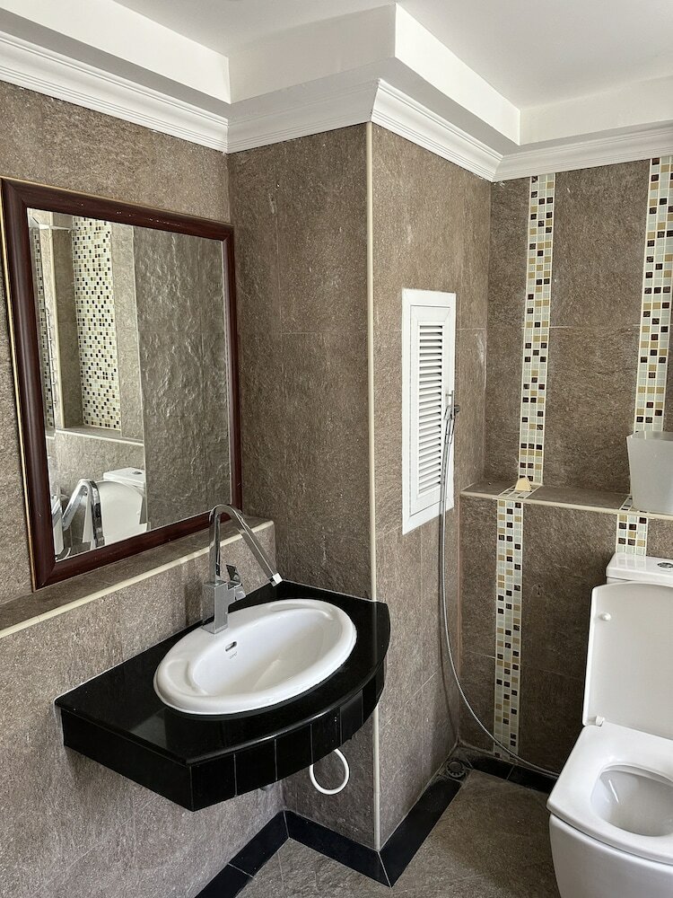 Фото Maleez Lodge Hotel and Restaurant