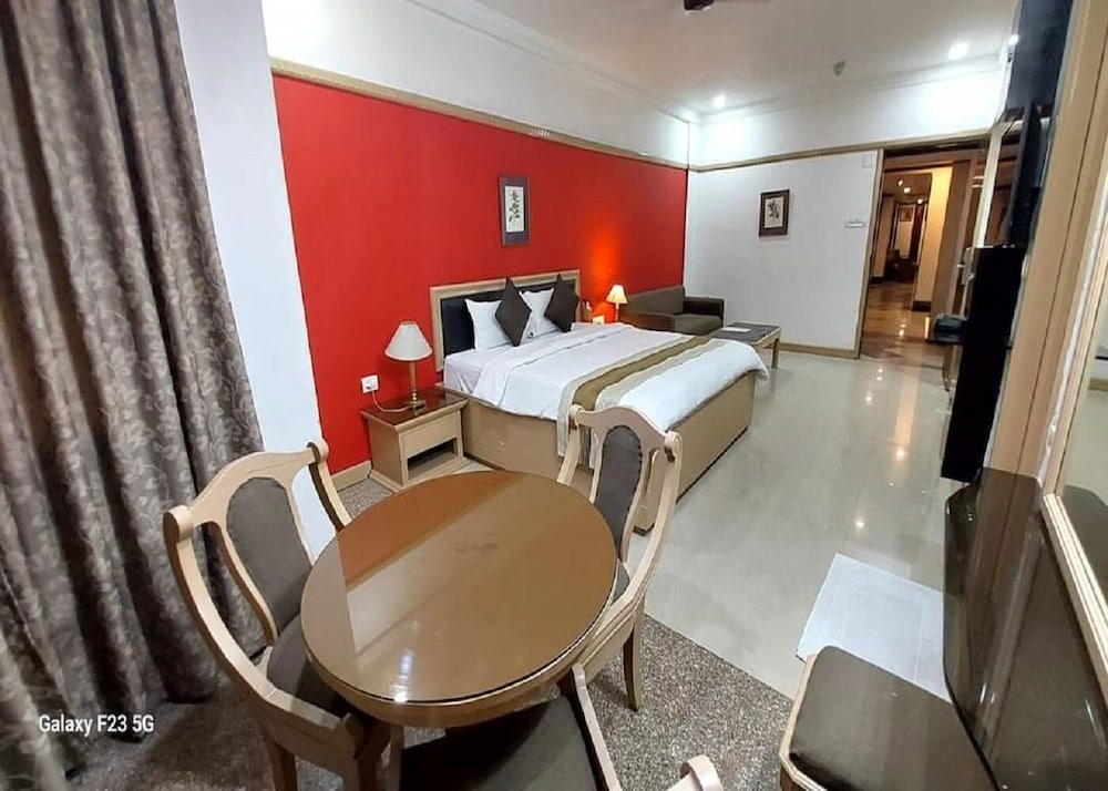 Фото Lytton Hotel