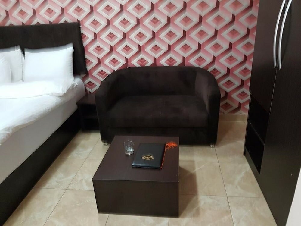 Фото Eddy Vic Hotel