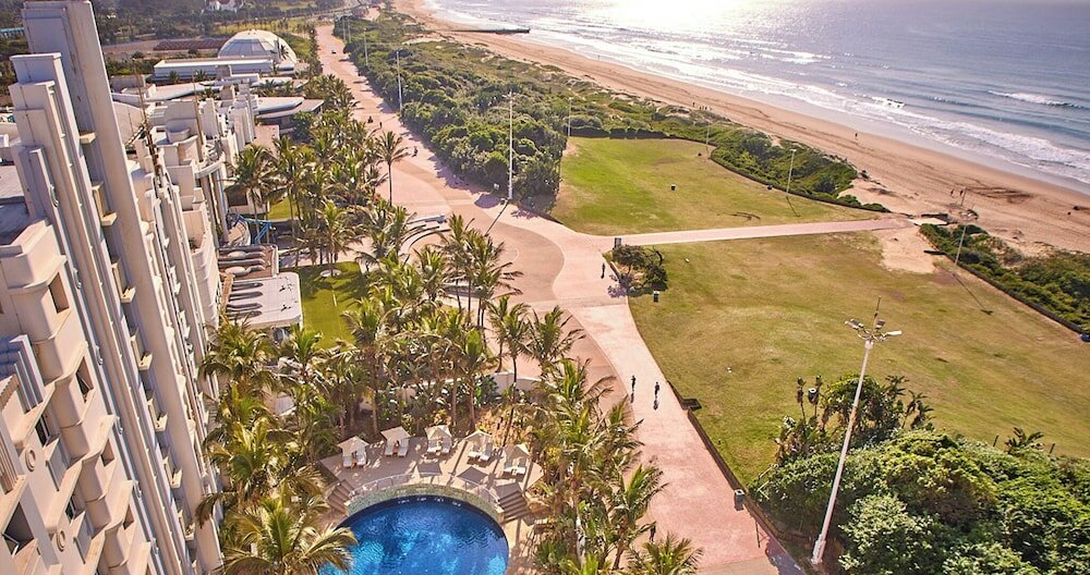 Фото Suncoast Hotel & Towers 