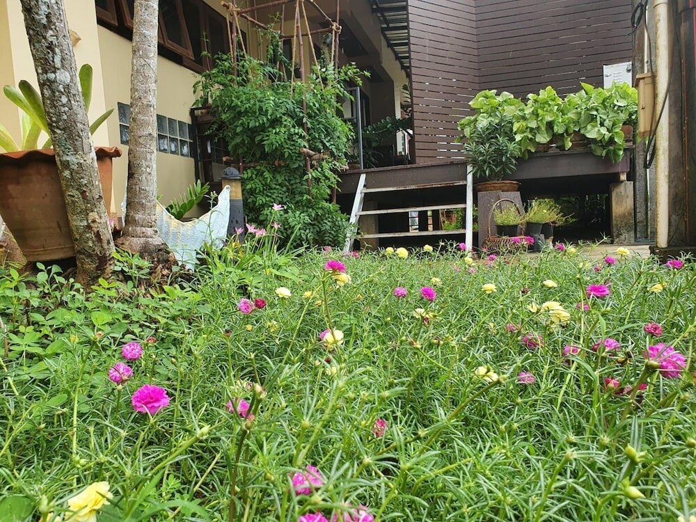 Фото Ritzy House Hotel