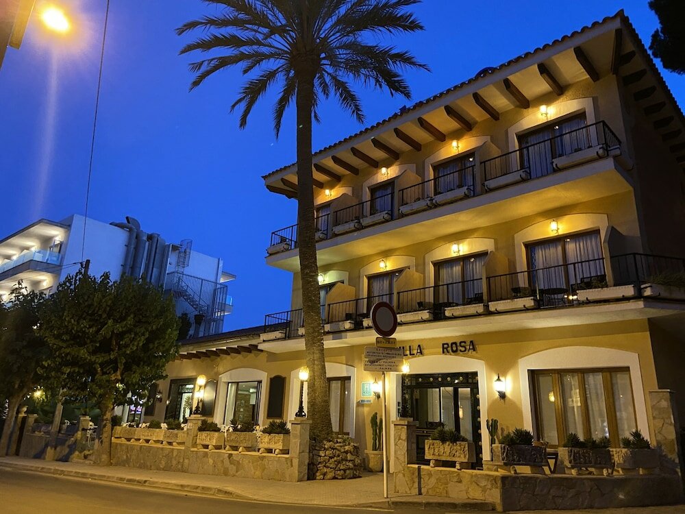 Фото отеля 1