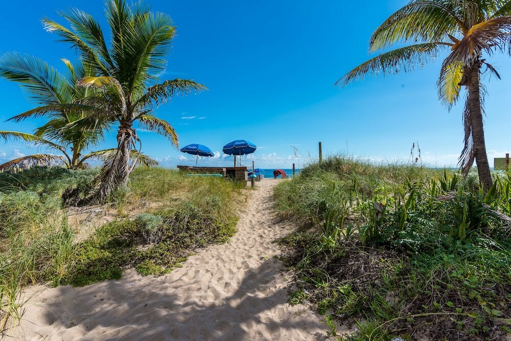 Фото La Costa Beach Club by Capital Vacations