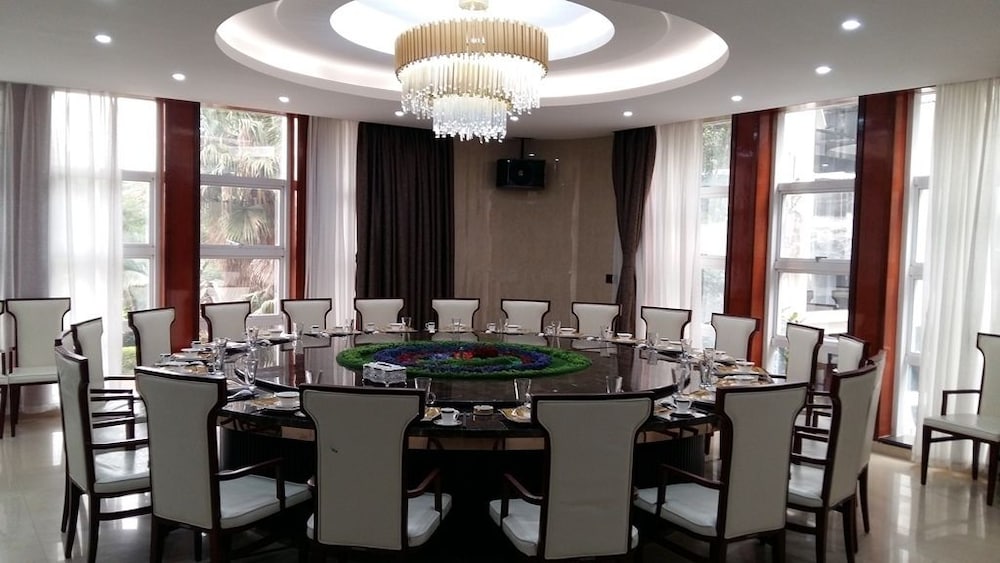 Фото Kololo Courts Hotel & Restaurant