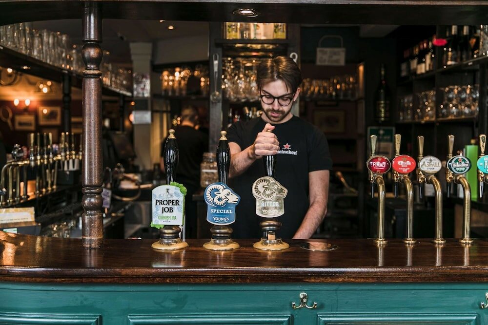 Фото The Rose & Crown Wimbledon