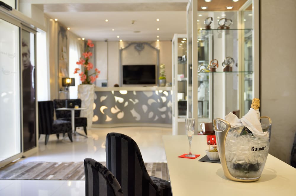 Фото Hotel Renoir