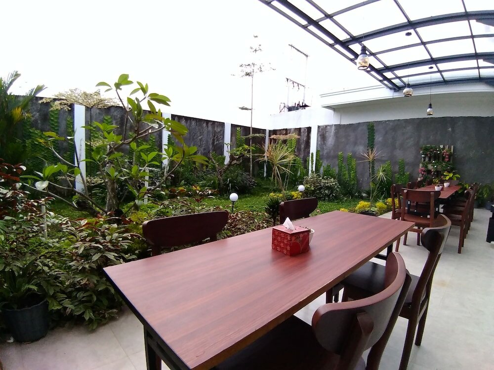 Фото Emerald Hotel