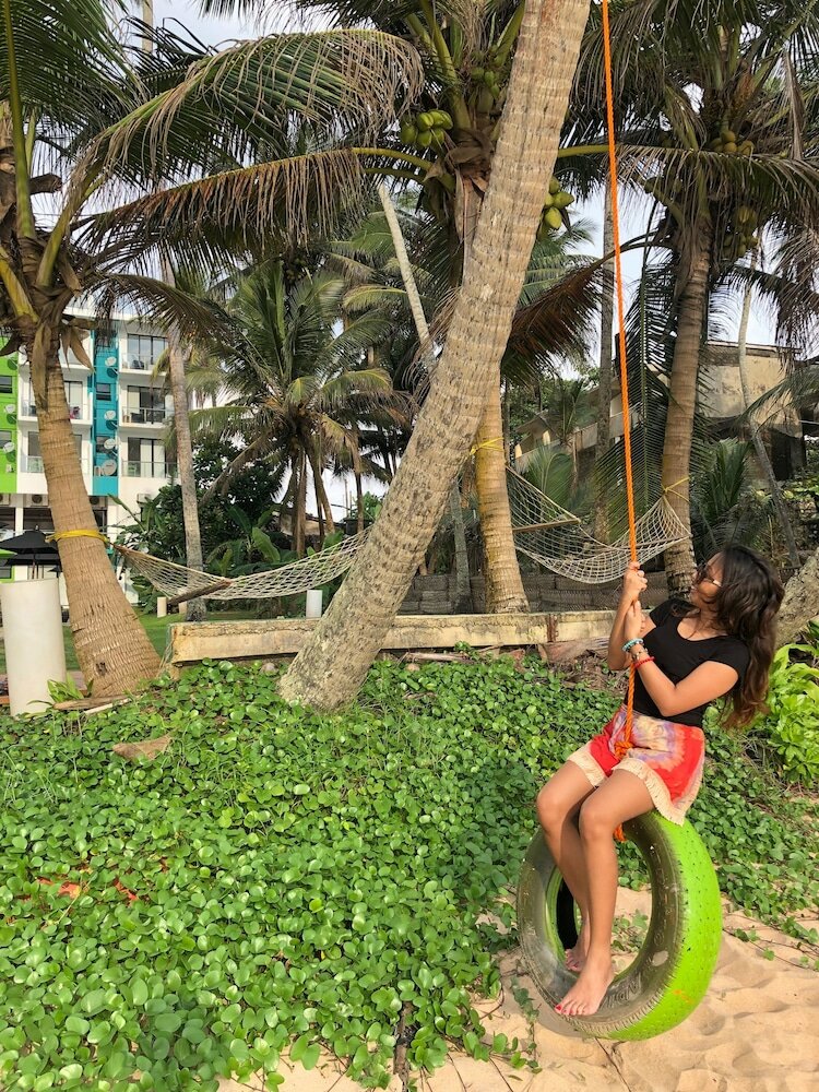 Фото J Ambalangoda