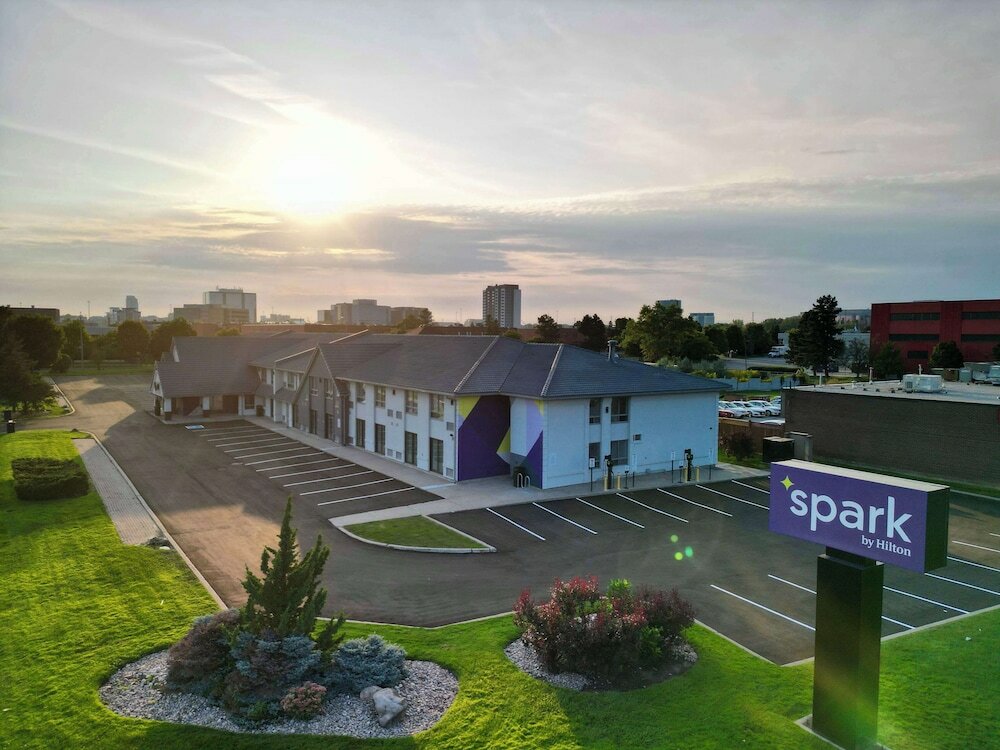 Фото Comfort Inn Toronto Northeast