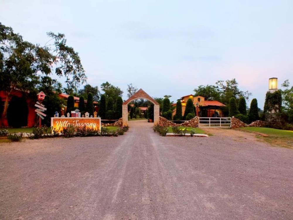 Фото Villa Tuscany Country Resort