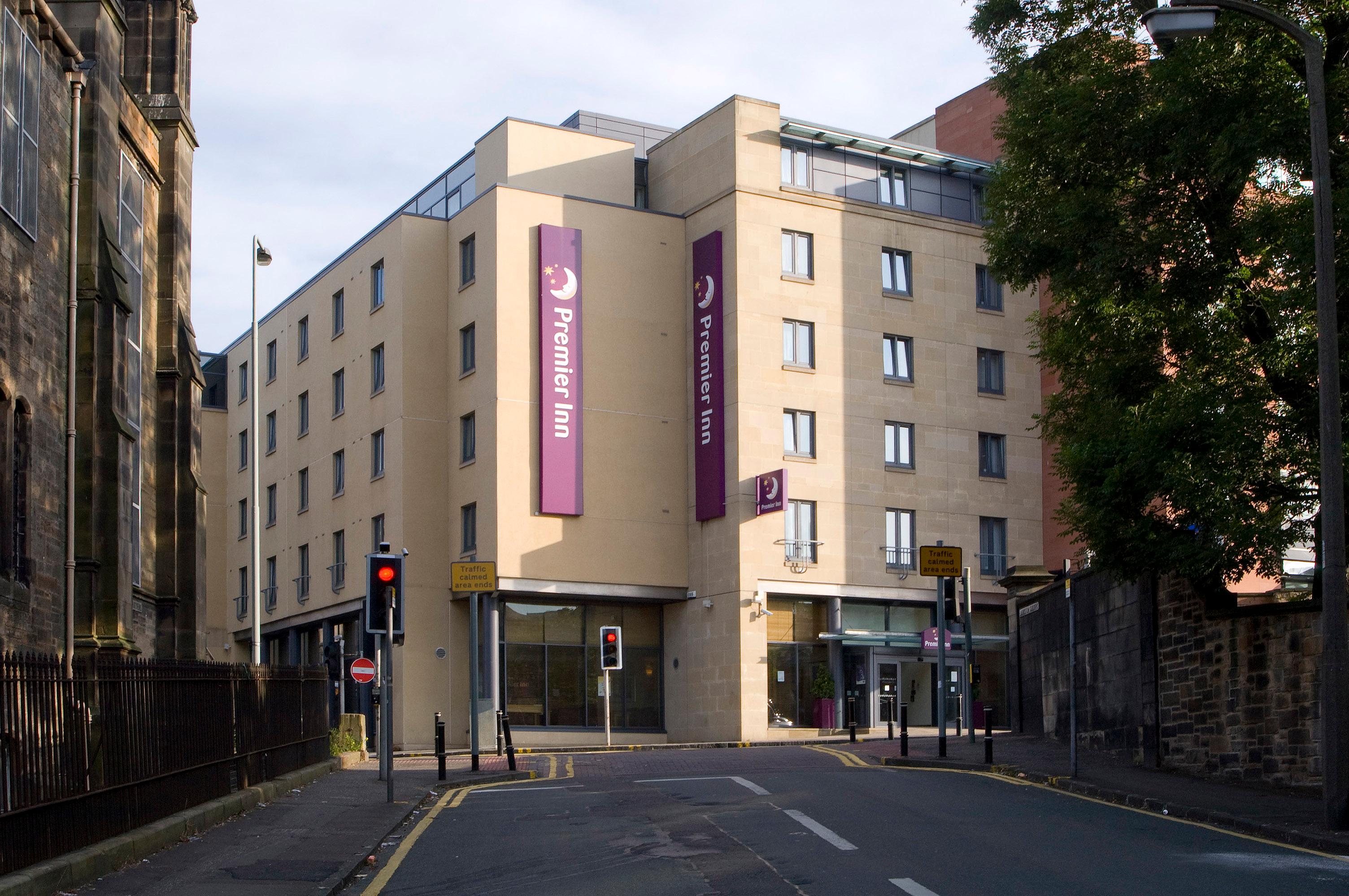 Фото Premier Inn Edinburgh Central hotel