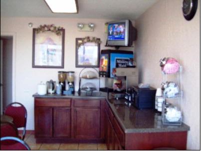 Фото Super 8 by Wyndham Oklahoma Fairgrounds