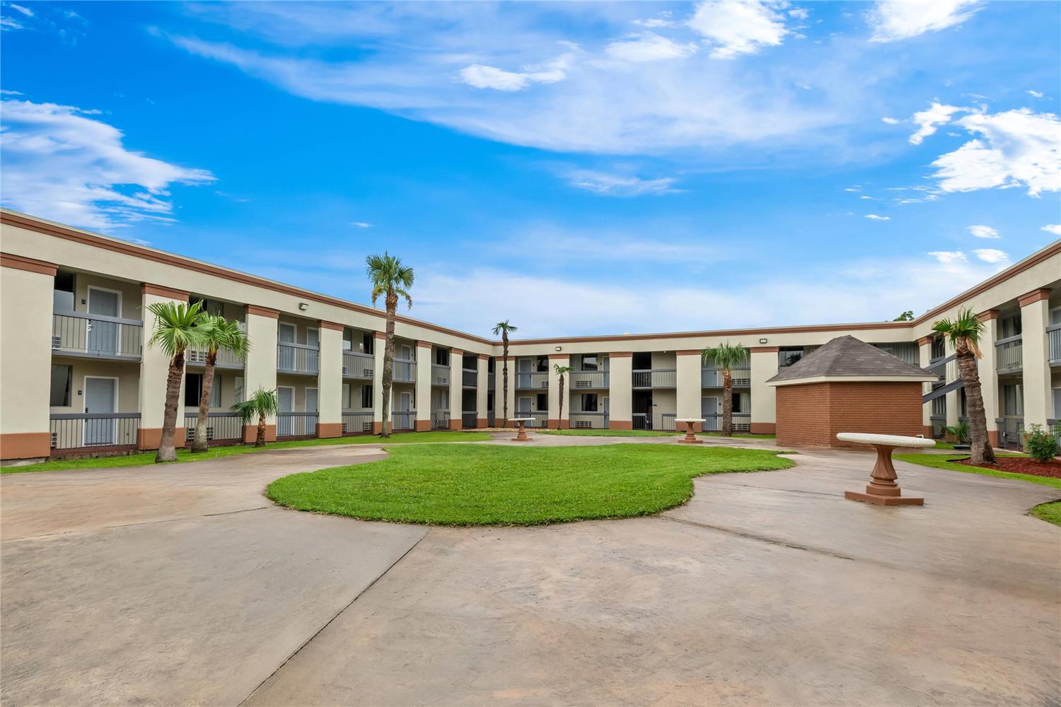 Фото Travelodge by Wyndham New Orleans West Harvey Hotel