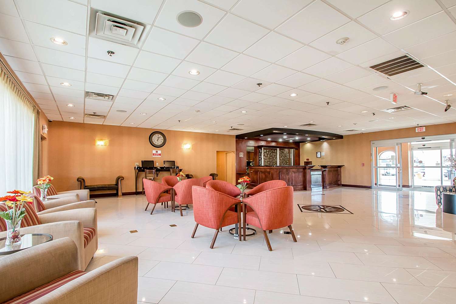 Фото Clarion Inn Elmhurst - Oak Brook near I-88, I-290, I-294