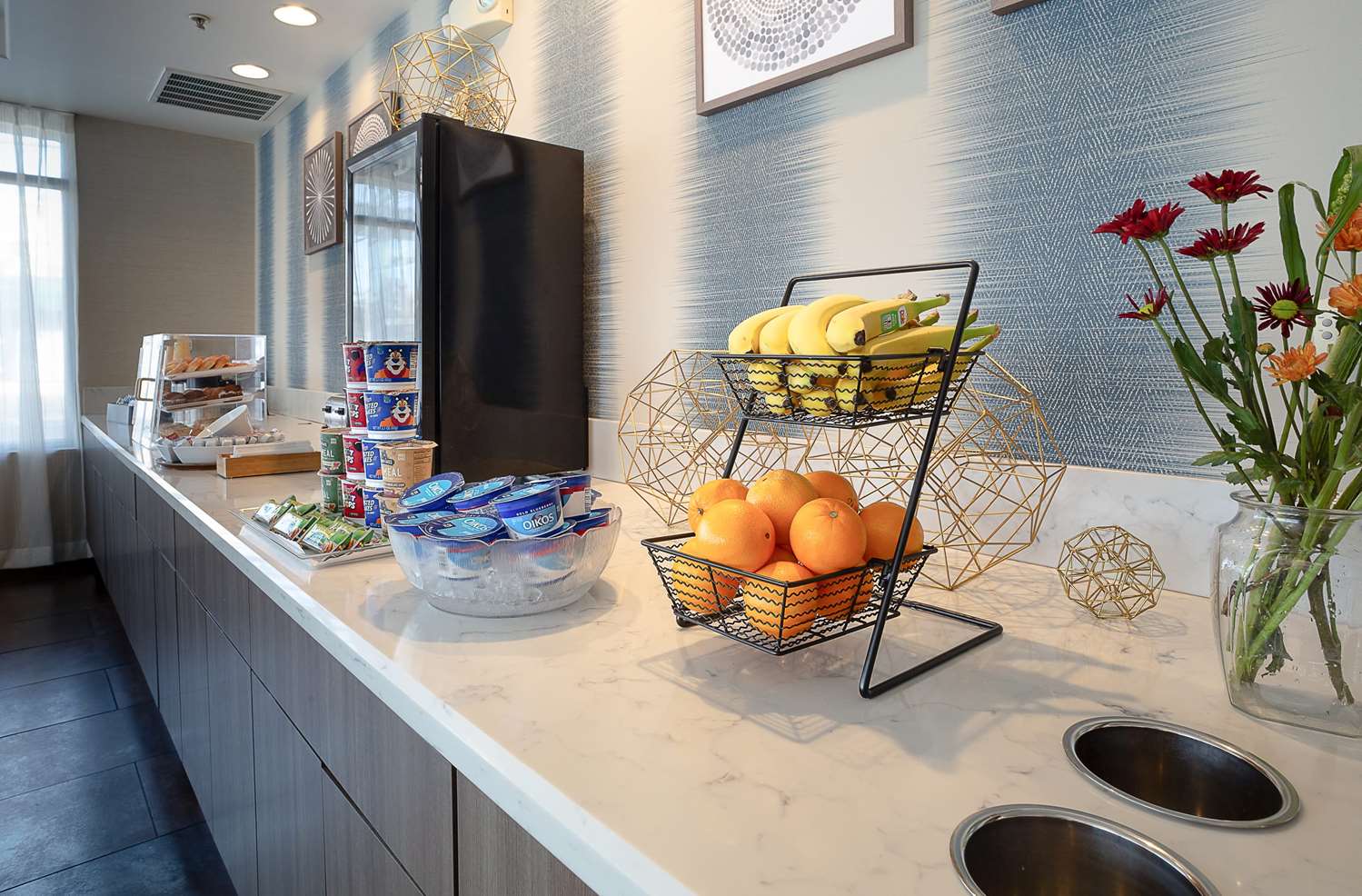 Фото Hawthorn Suites by Wyndham Oakland/Alameda