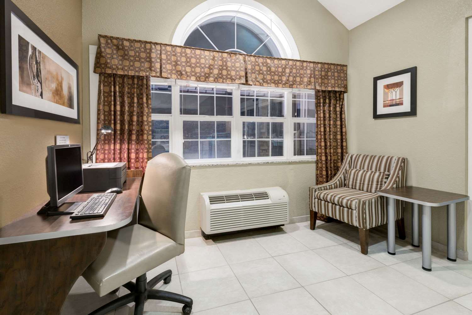 Фото Microtel Inn & Suites by Wyndham Williston