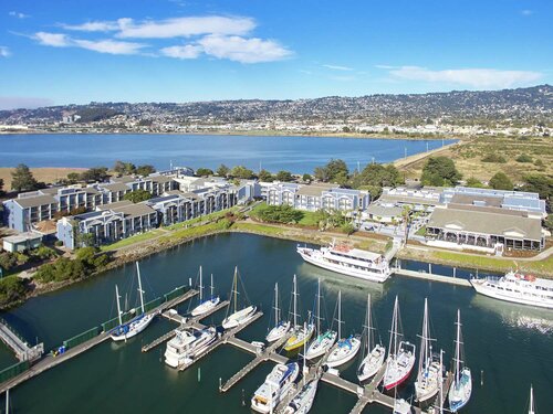 Гостиница DoubleTree by Hilton Hotel Berkeley Marina в Беркли