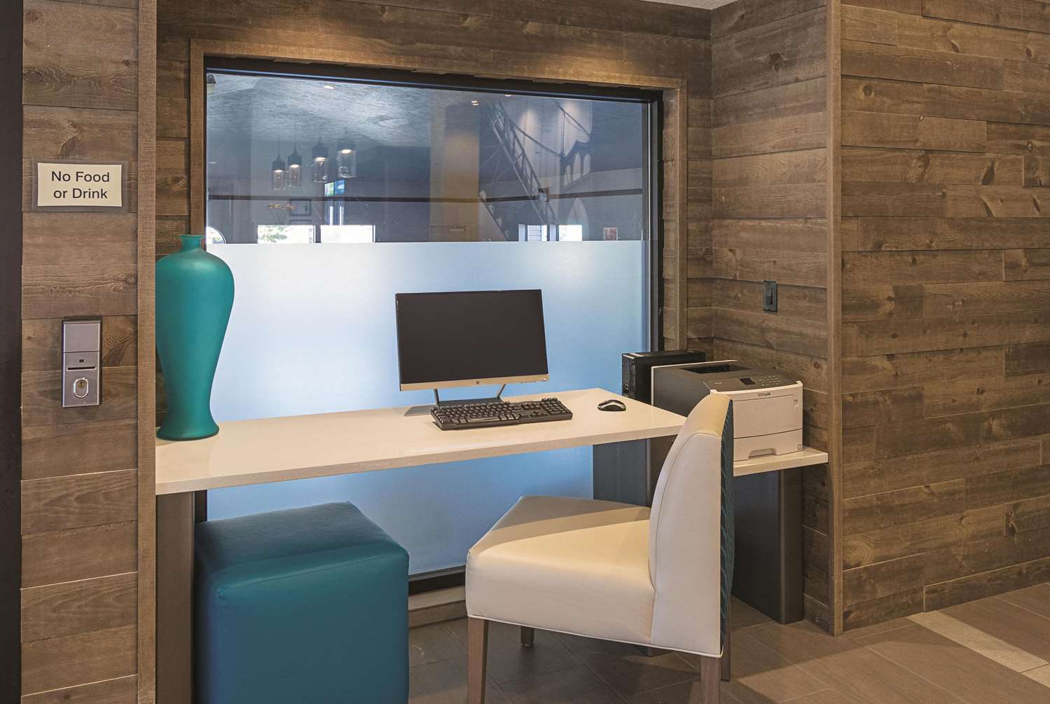 Фото La Quinta Inn & Suites by Wyndham Portland Nw