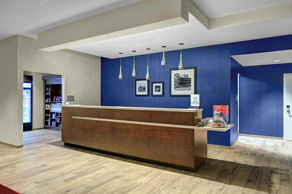 Фото Hampton Inn & Suites Richmond - Downtown