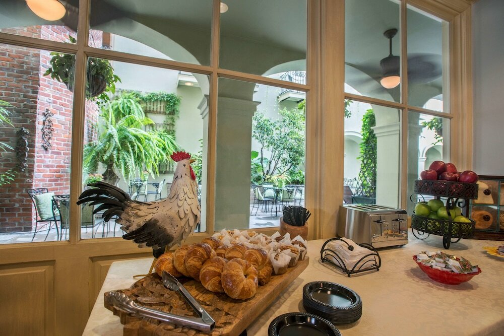 Фото Bienville House