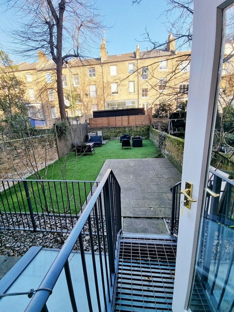 Фото Urban Stay Oxford Gardens Apartments