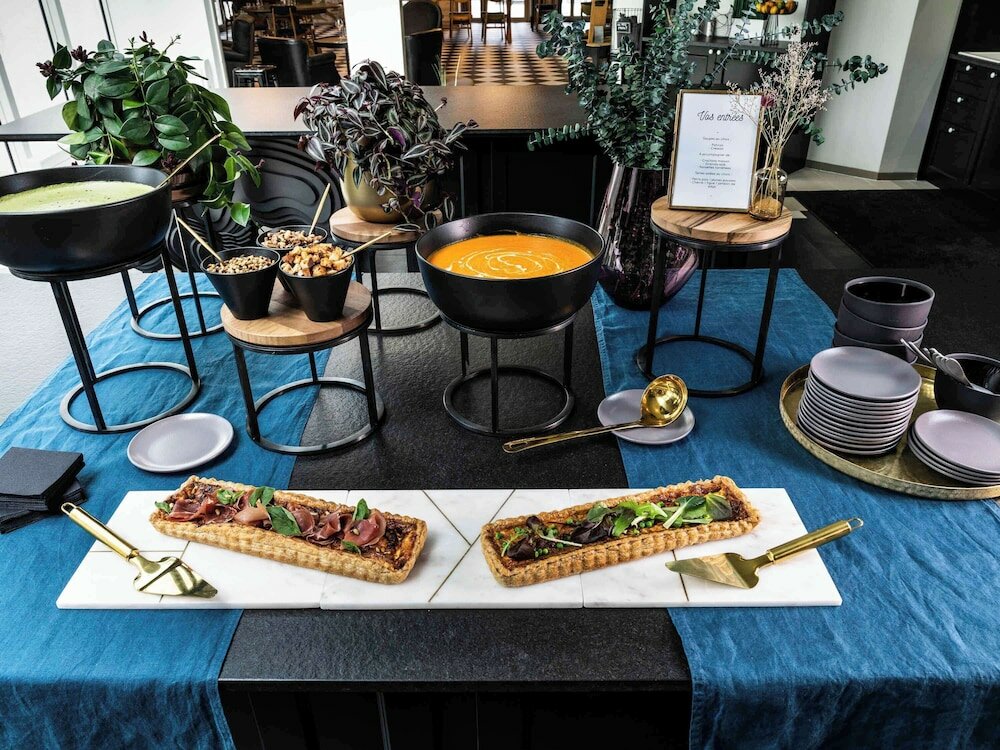 Фото Novotel Chennai Chamiers Road Hotel