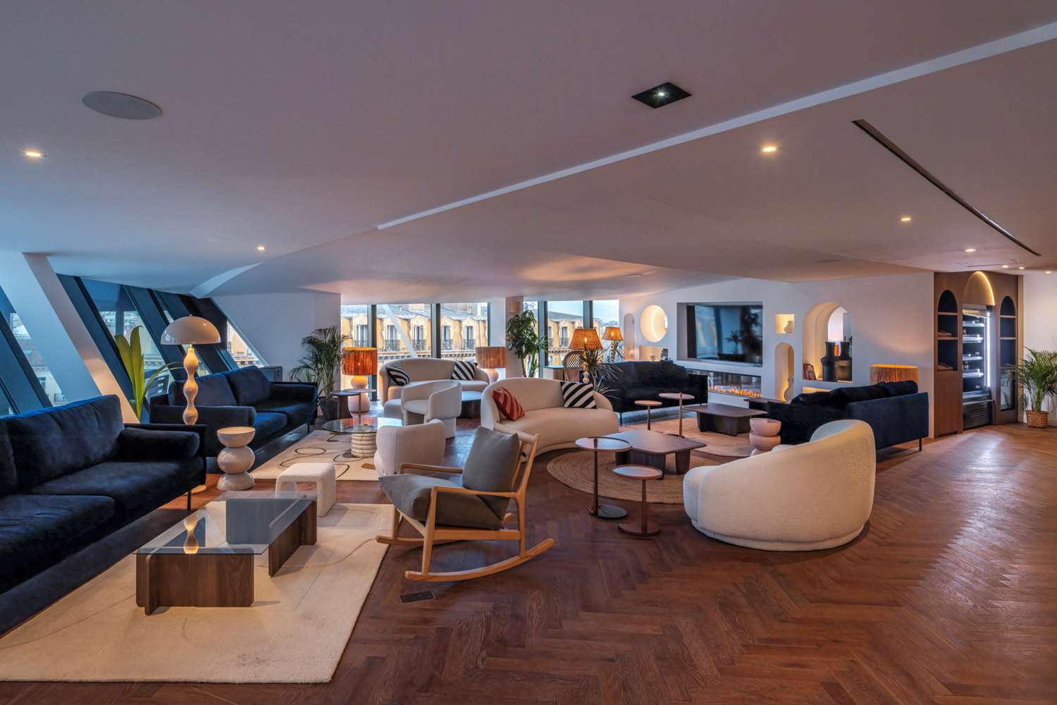 Фото DoubleTree by Hilton Nice Centre Iconic