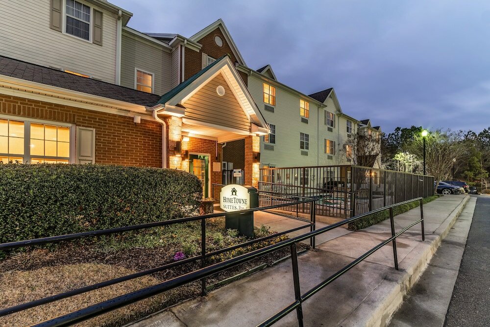 Фото HomeTowne Studios & Suites by Red Roof Columbia