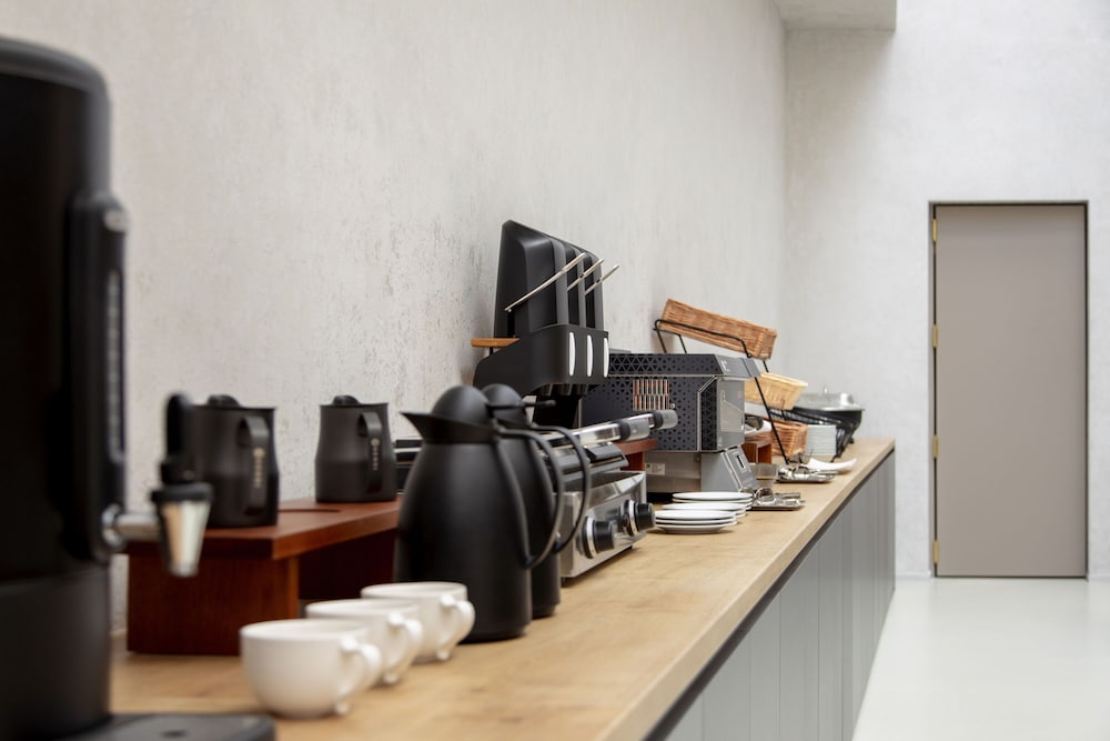 Фото The Amberlyn Suite Hotel