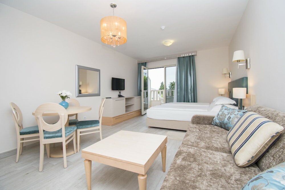 Фото Aparthotel Flora