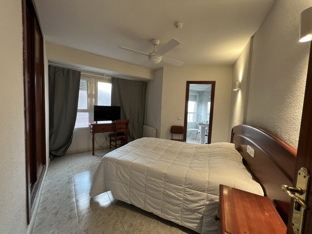 Фото Hostal La Embajada