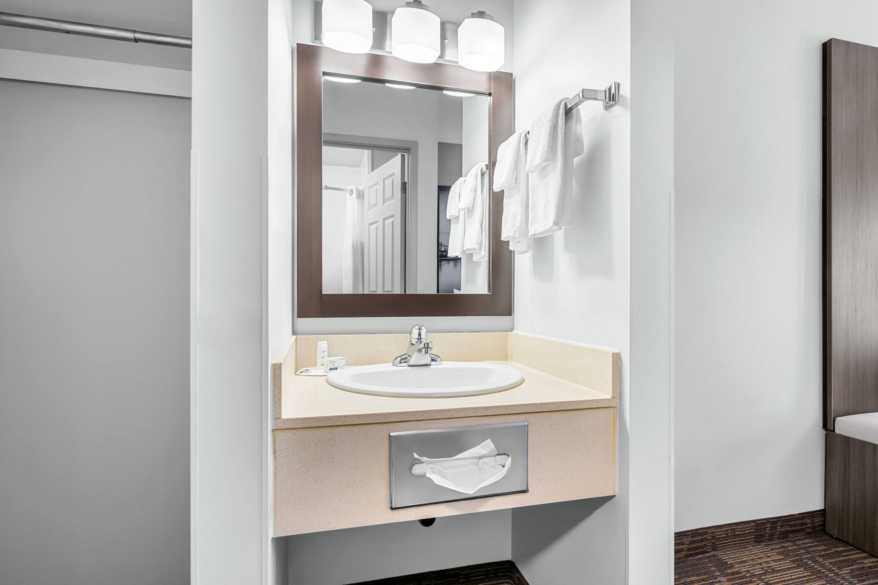 Фото Super 8 by Wyndham Saskatoon Near Saskatoon Airport