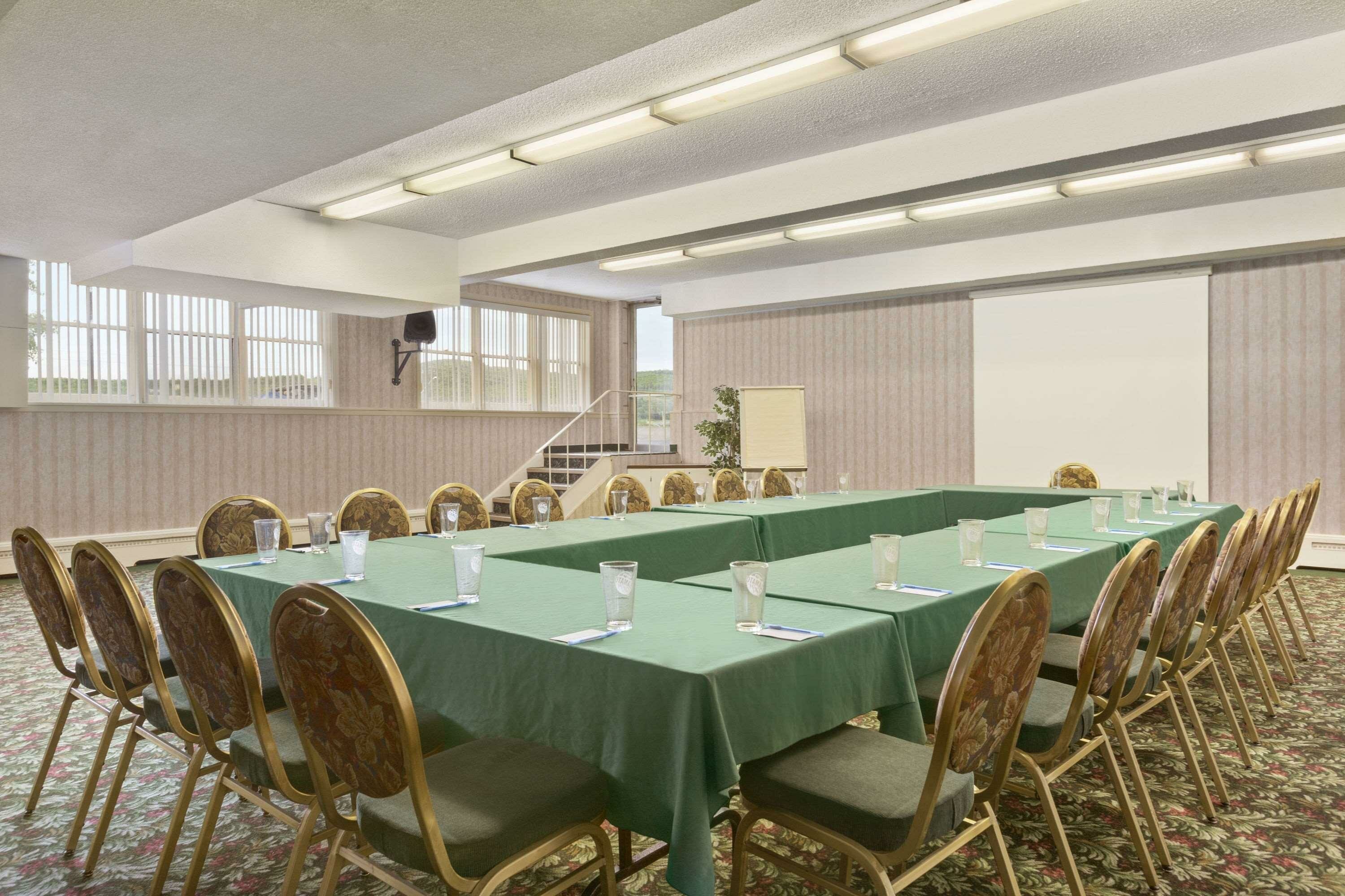 Фото Travelodge by Wyndham Edmundston