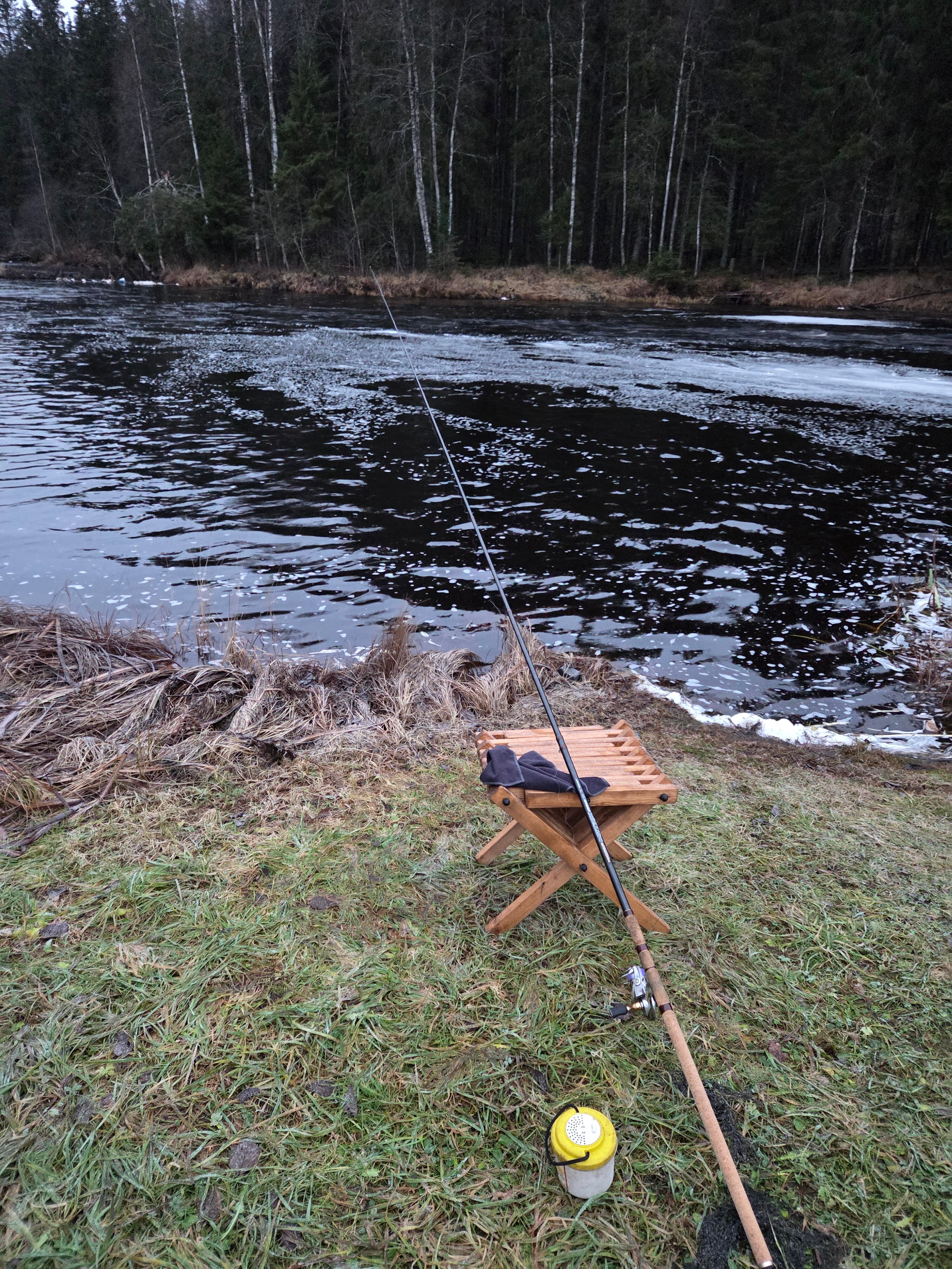 Фото Дом и река