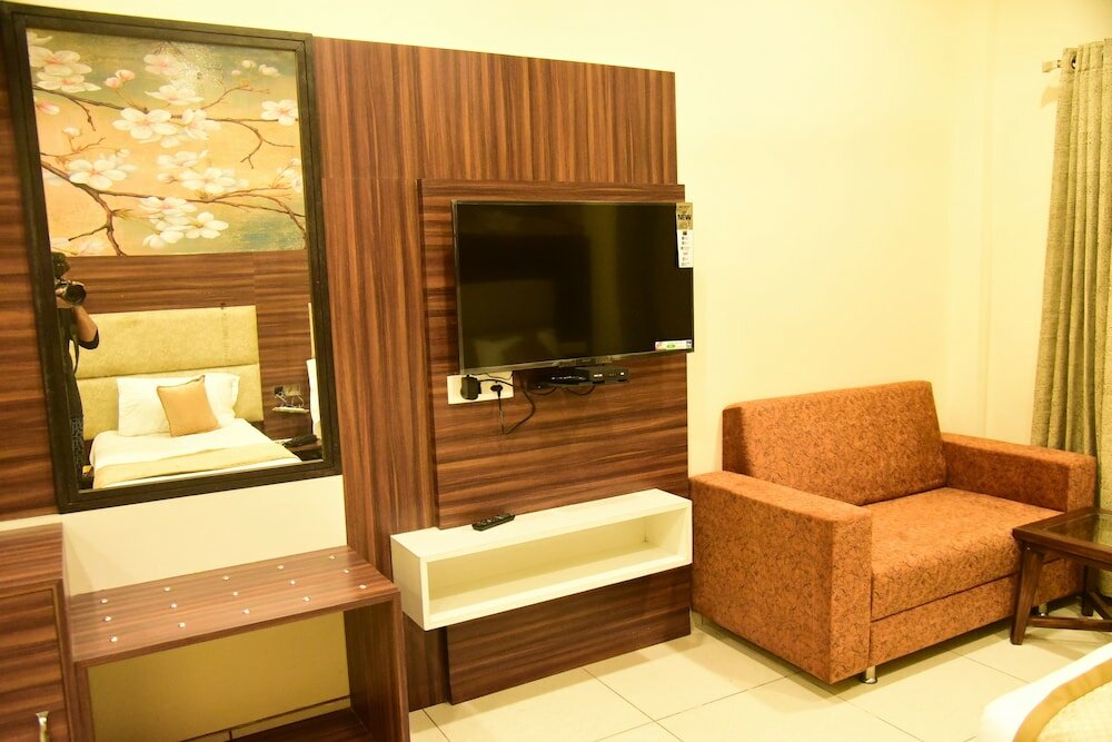 Фото Hotel Karan Residency