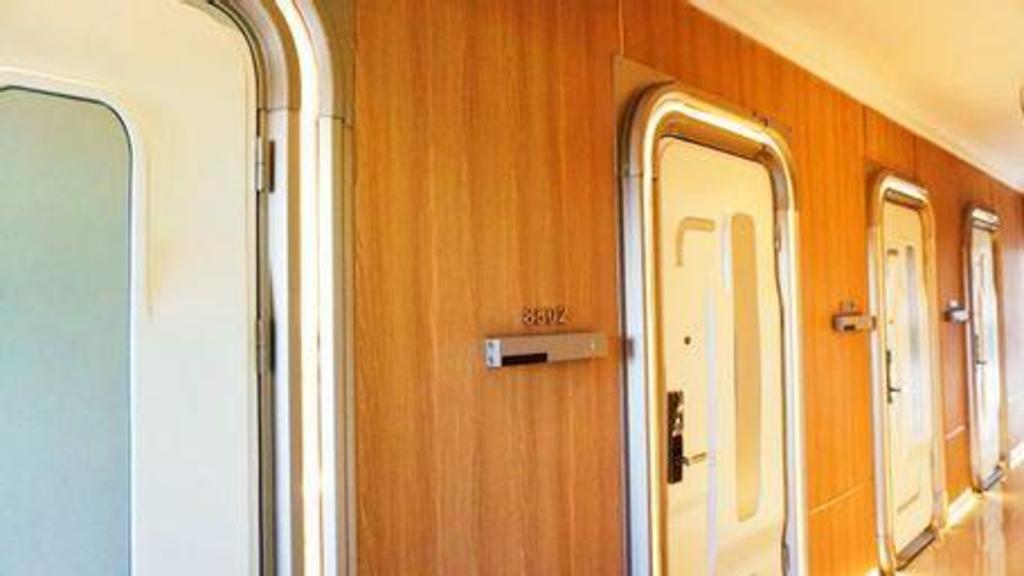 Фото Tab Capsule Hotel - Kayoon Surabaya