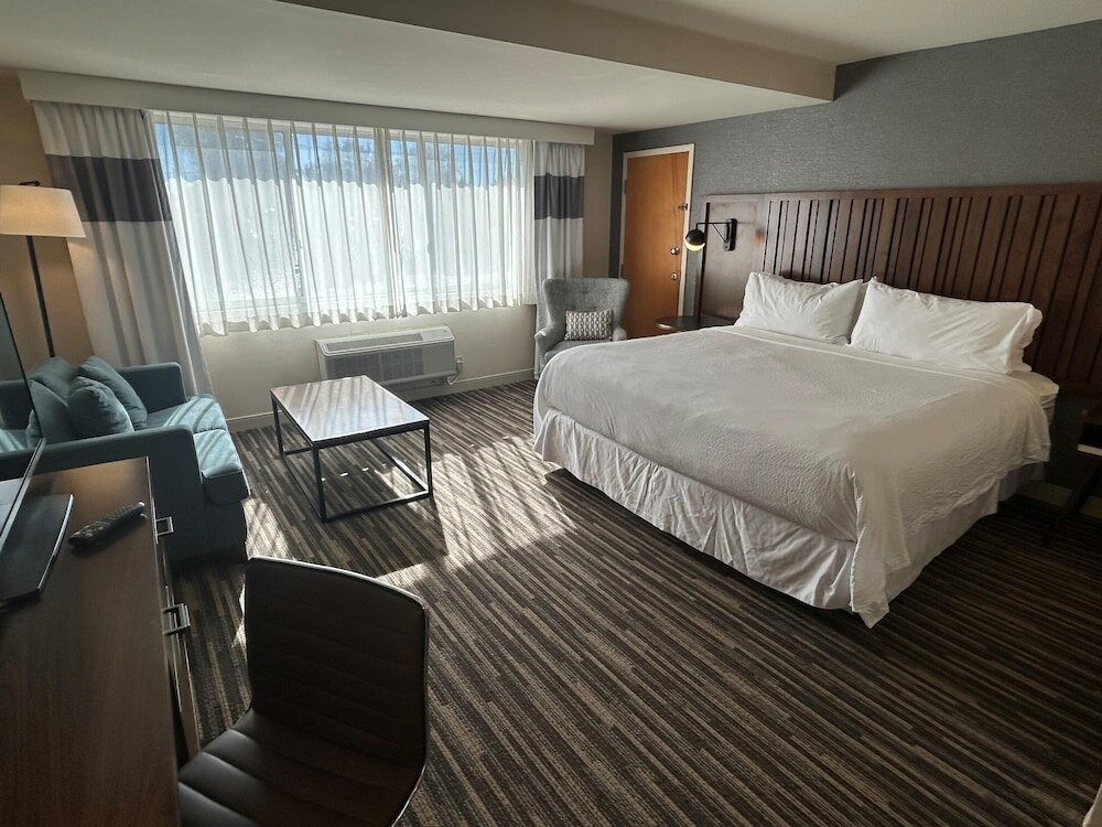 Фото Four Points by Sheraton Melville Long Island