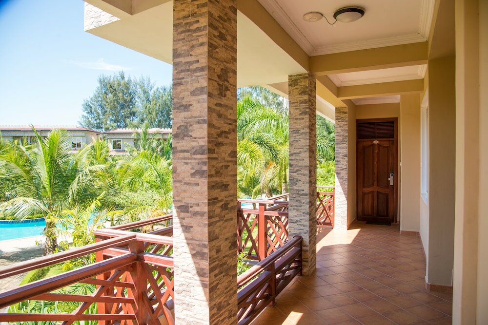 Фото Sunrise Beach Resort