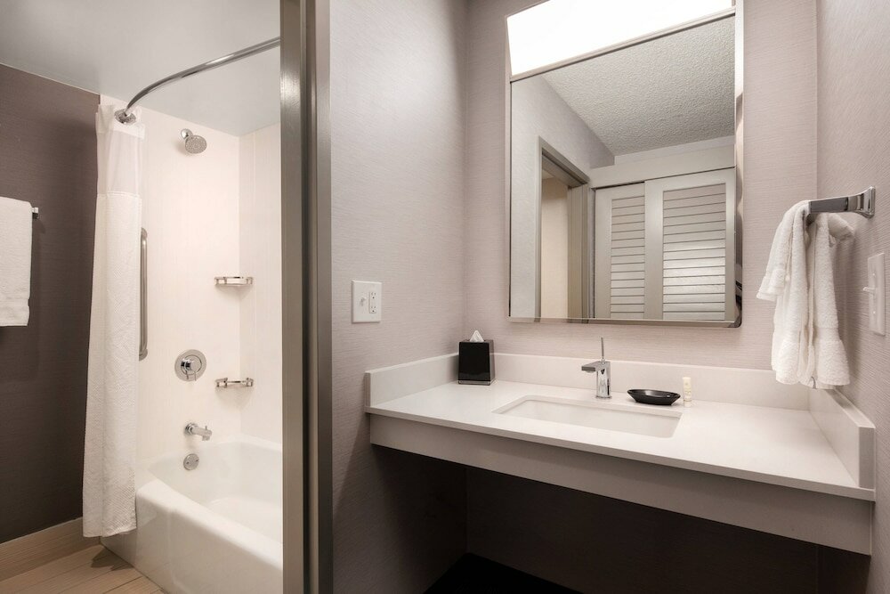 Фото Courtyard by Marriott Fresno