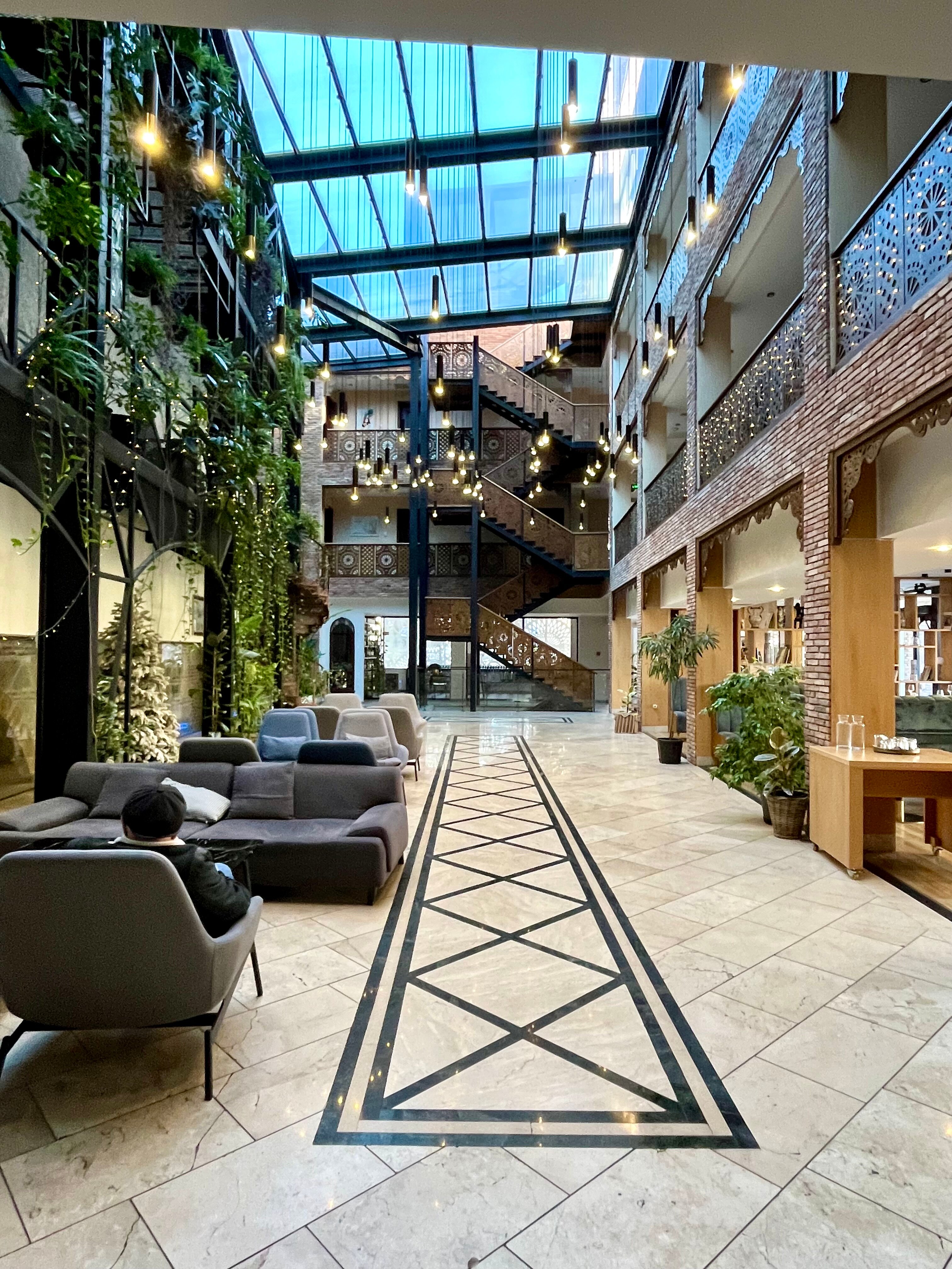 Фото Mukhrantubani Boutique Hotel