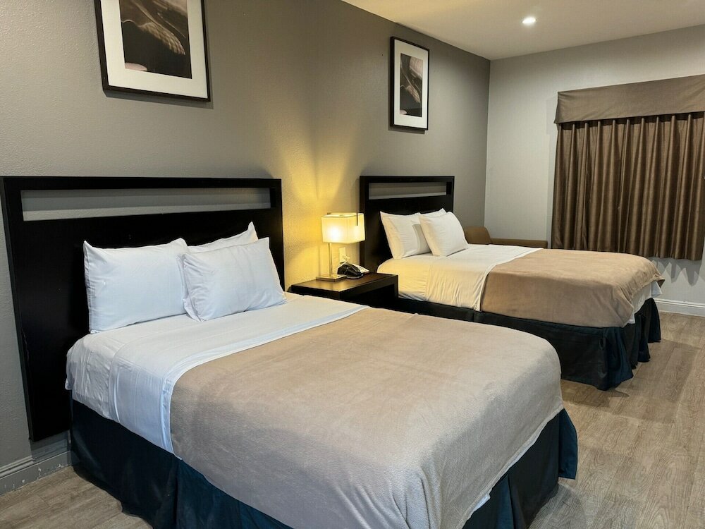 Фото El Cajon Inn & Suites
